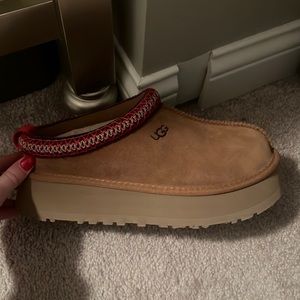 UGGS platform tazz slippers🪴🪴